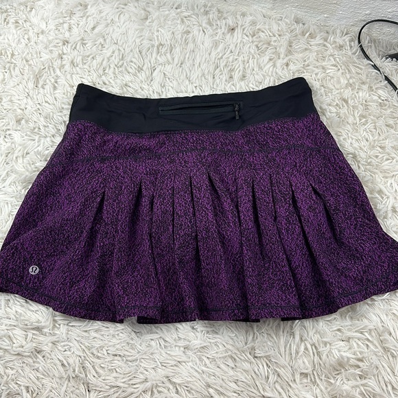 Lululemon Circuit Breaker Skirt Aurora Black and Purple - Picture 5 of 6